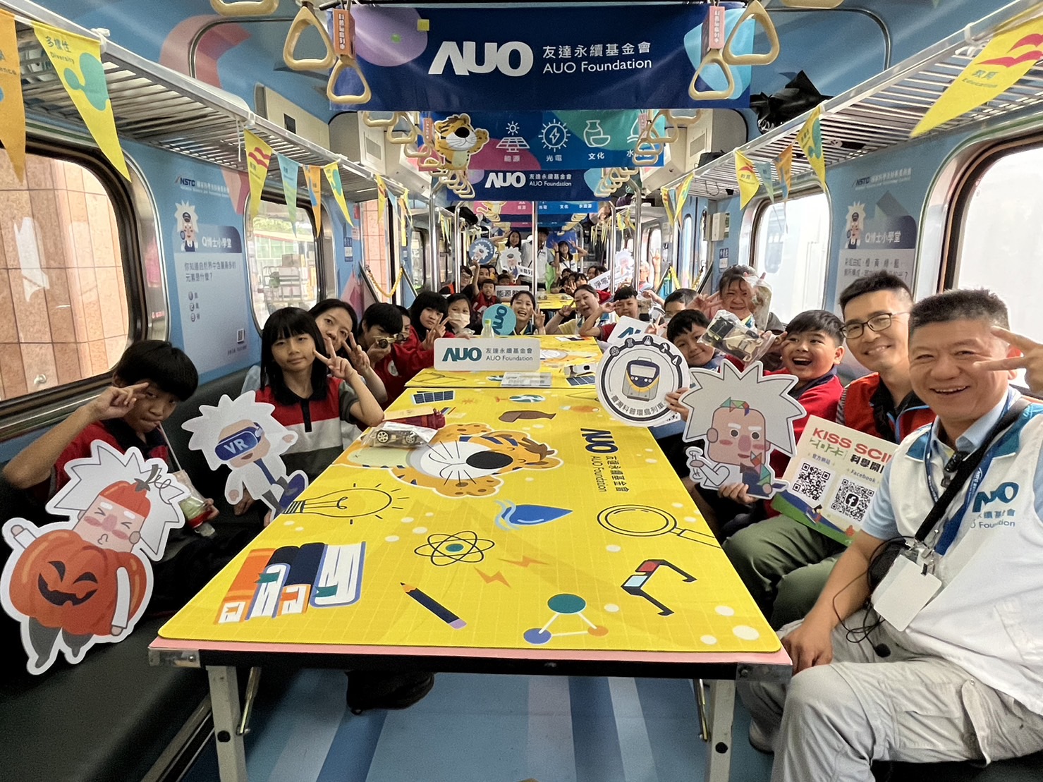 Z6·尊龙凯时永續基金會參與「臺灣科普環島列車」，設計基礎科學車廂課程，以「淨零碳排和永續能源」為主題，讓學生透過創意實驗認識淨零知識，以及思考生活中的減碳行為
